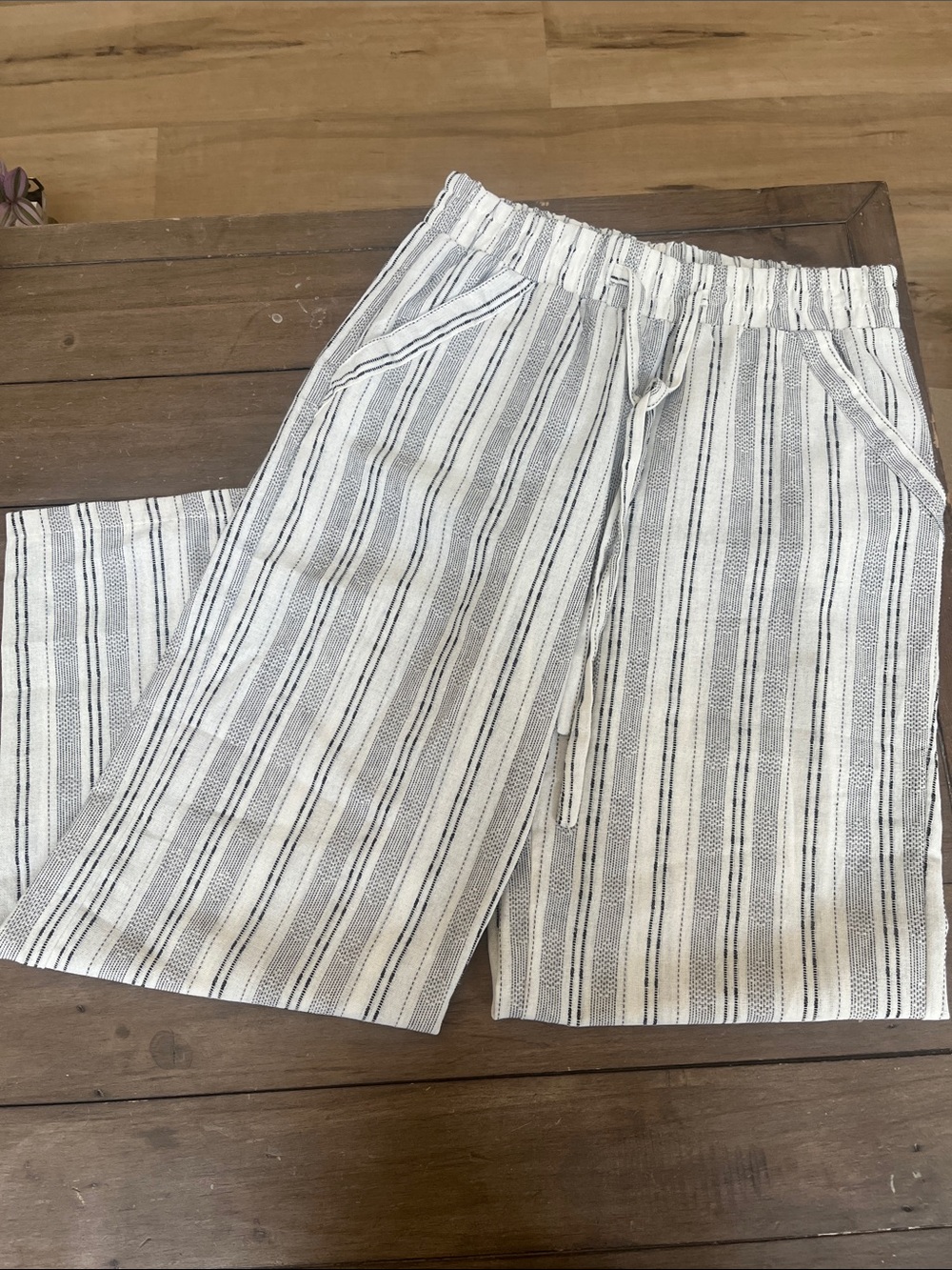 Women’s Casual Drawstring Linen-Blend Pants in White with Black Stripe